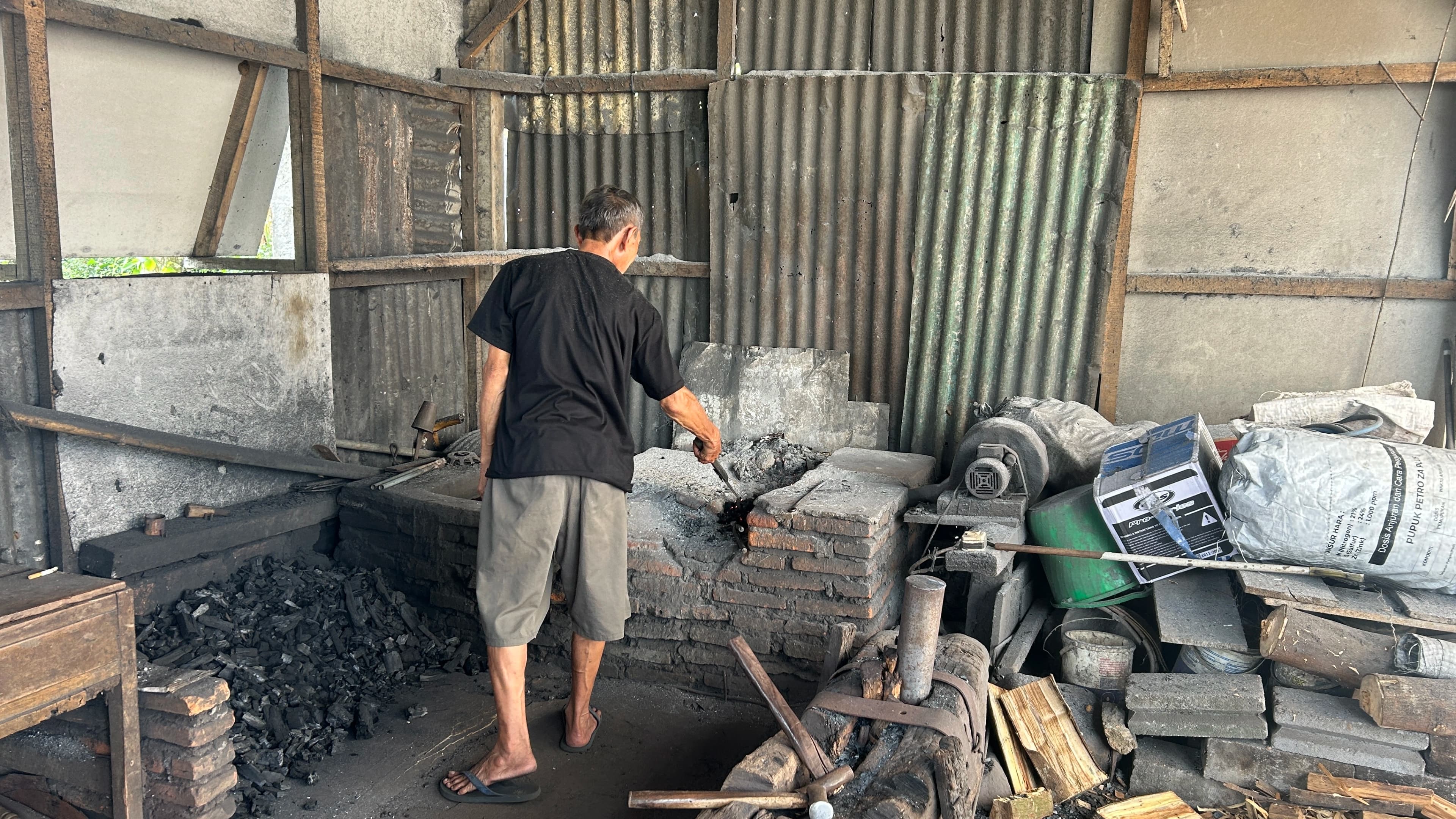 Pande Besi - Foto 2